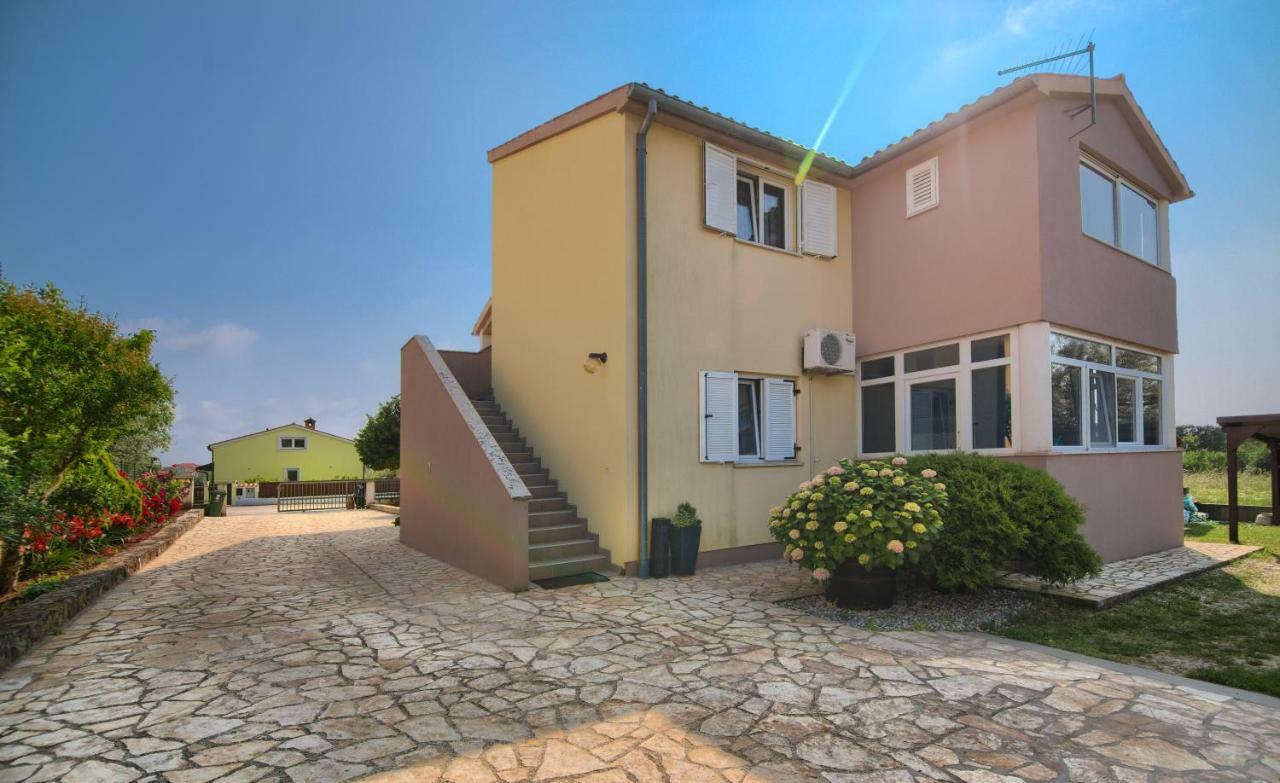 Apartment Mladenka Pula Exterior photo
