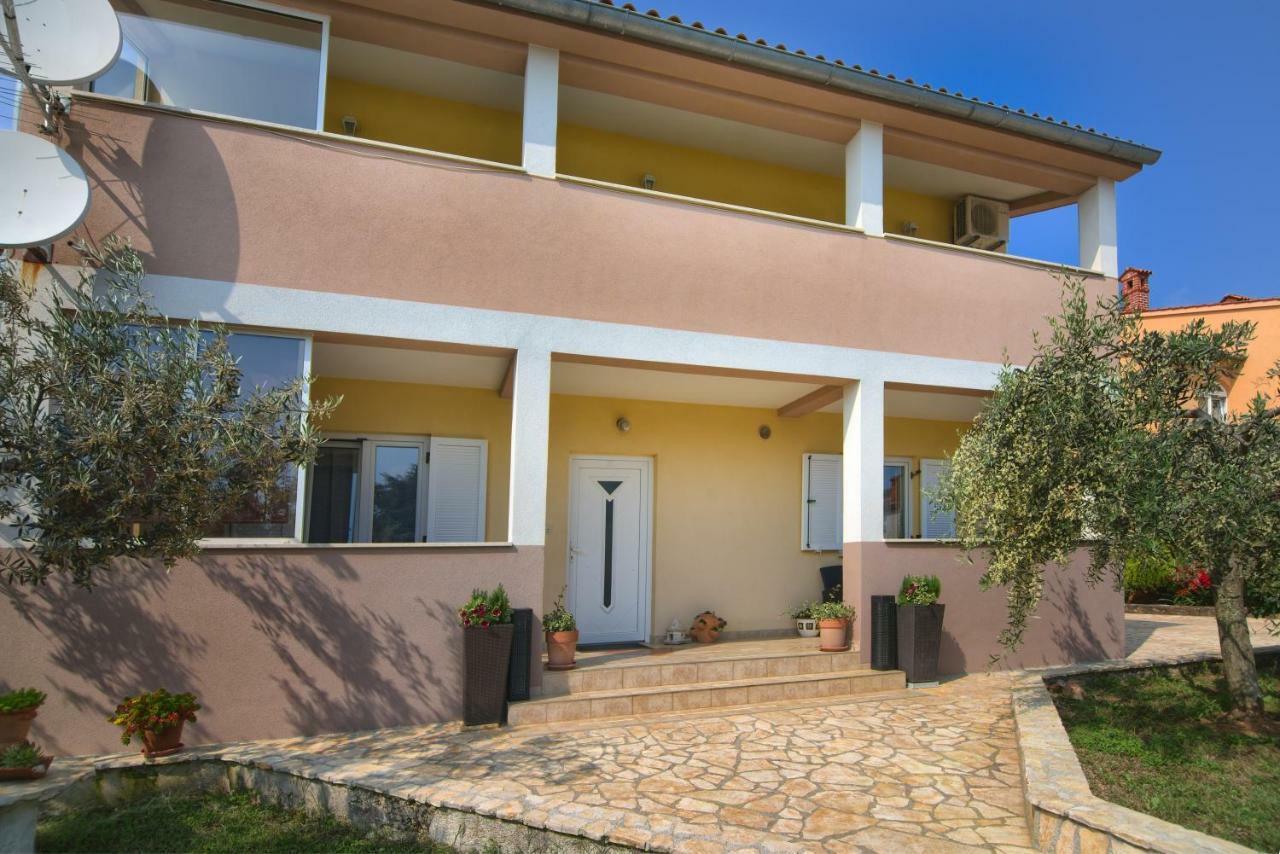 Apartment Mladenka Pula Exterior photo